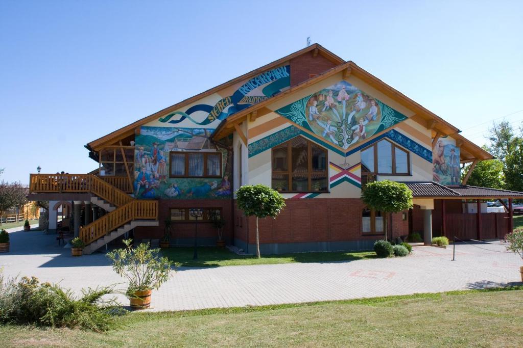 Hetkuti Wellness Hotel Es Lovaspark Mór Kültér fotó